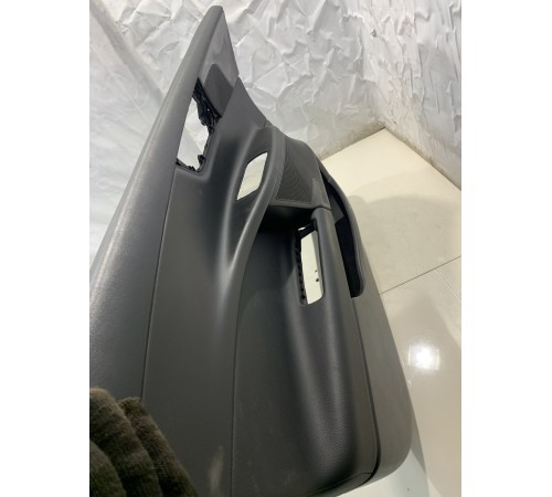 Обшивка двери (передняя, левая)