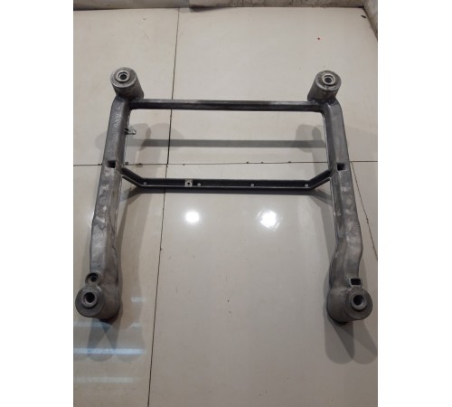 Кронштейн сиденья (передний, правый)