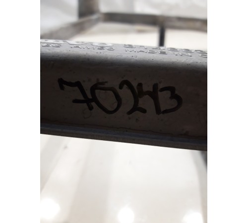 Кронштейн сиденья (передний, правый)