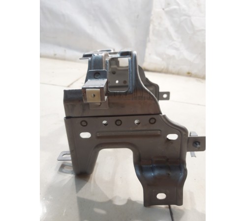 крепление центральной консоли