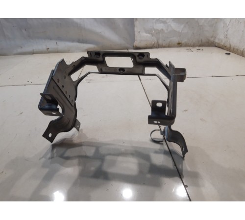 крепление центральной консоли