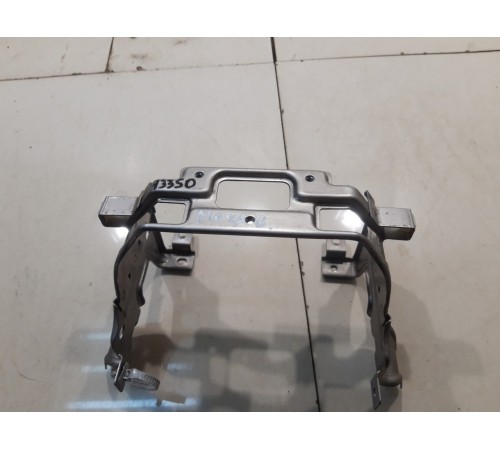 крепление центральной консоли