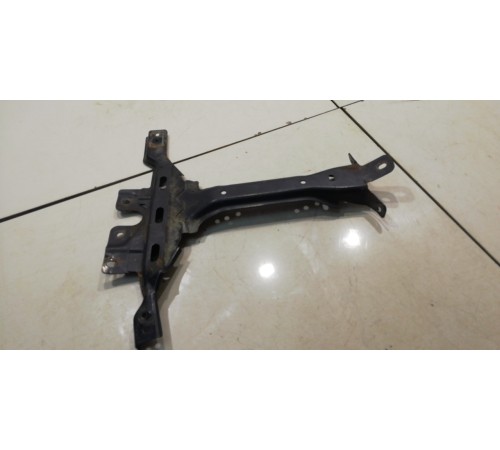 Кронштейн замка капота