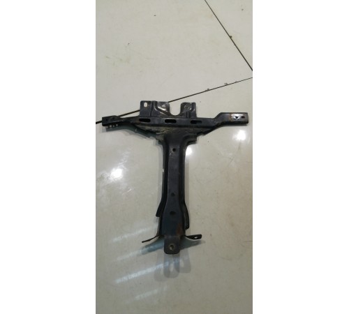 Кронштейн замка капота