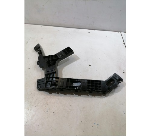 Кронштейн заднего бампера правый