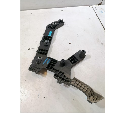 Кронштейн заднего бампера правый