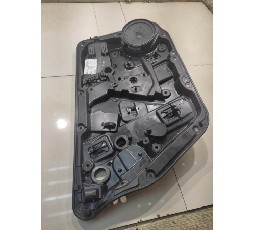 Стеклоподъемник двери(передний левый)