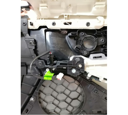 Обшивка двери передняя левая