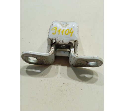 Петля двери(передняя левая нижняя)