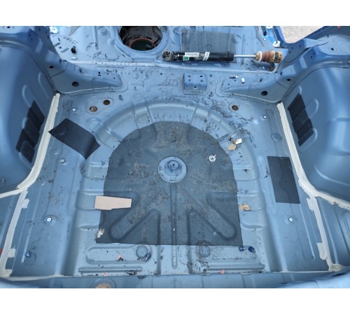 Ниша багажника (запасного колеса)