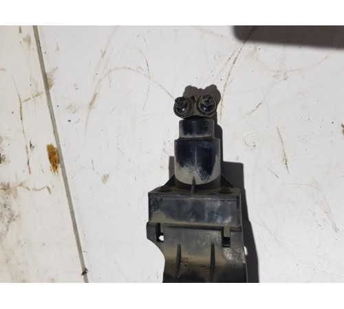 Форсунка омывателя фар перед.