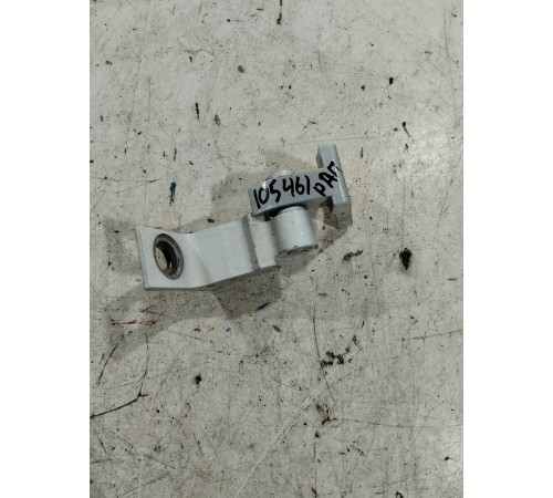 Петля двери(задняя левая нижняя)