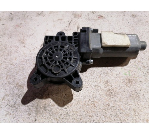 Моторчик стеклоподъемника задний левый