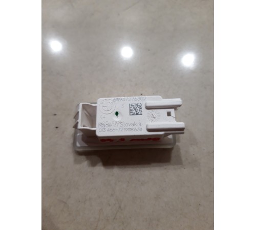 Плафон внутреннего освещения салона