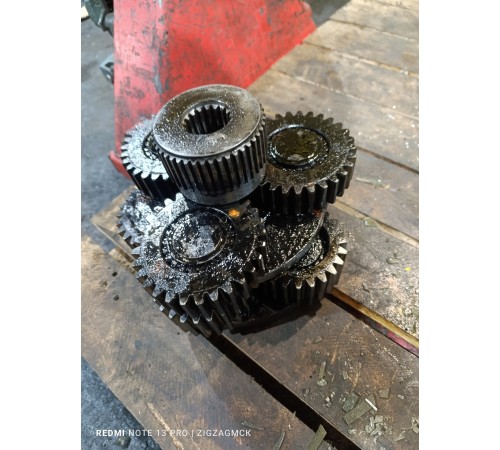 Гидро мотор с поворотным редуктором