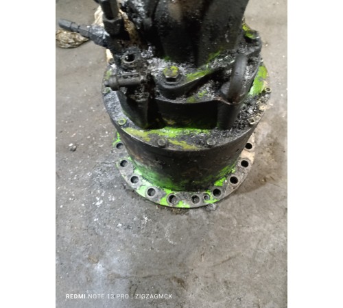 Гидро мотор с поворотным редуктором