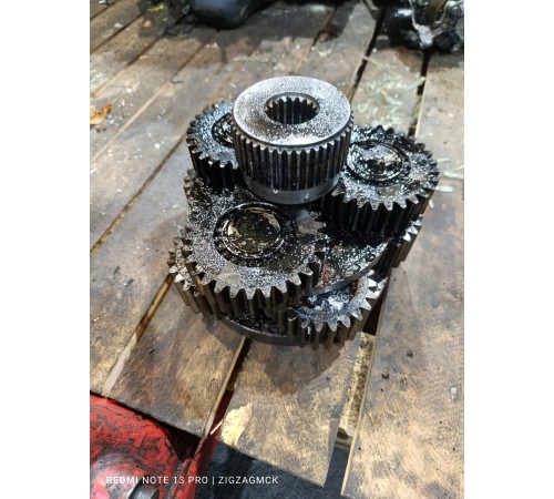 Гидро мотор с поворотным редуктором