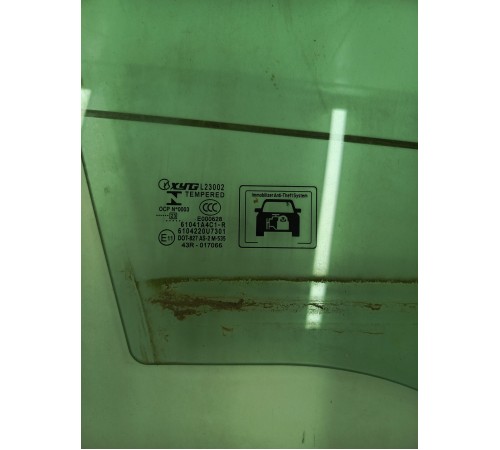 Стекло двери переднее правое