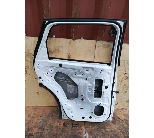 Дверь задняя левая