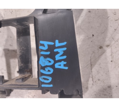 Крепление накладки переднего бампера правое