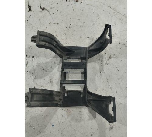 Крепление накладки переднего бампера правое