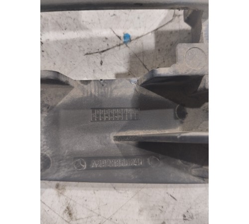 Крепление накладки переднего бампера правое