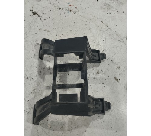 Крепление накладки переднего бампера правое