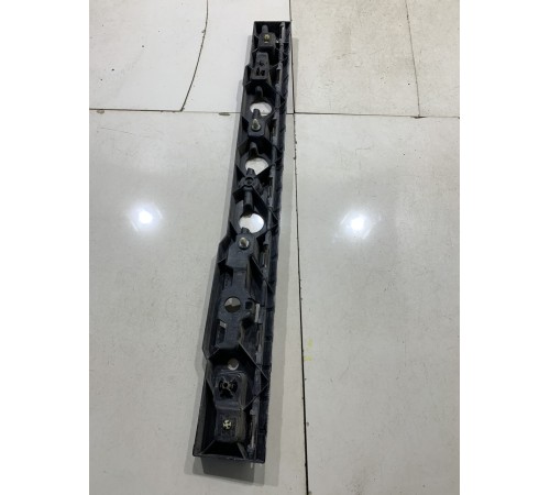 Кронштейн(крепление) средний правый