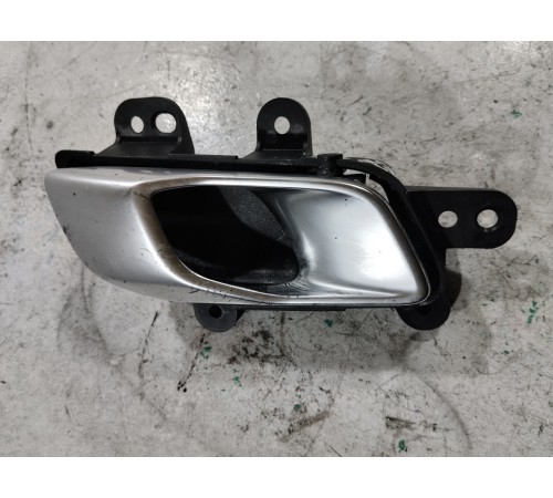 Ручка двери передняя правая внутренняя