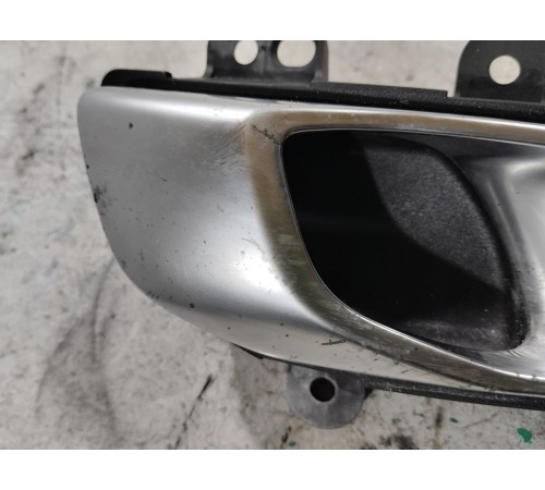 Ручка двери передняя правая внутренняя