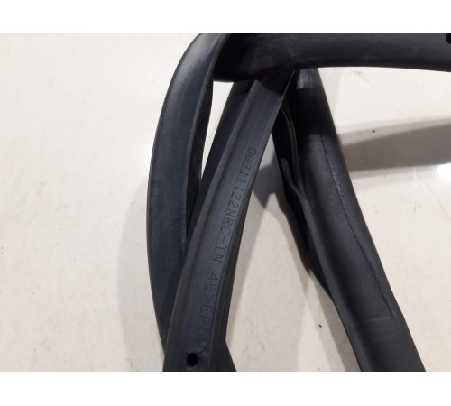 Уплотнитель двери (передний, правый)