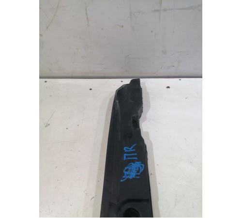 Уплотнитель крыла правый