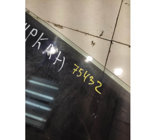 Стекло двери (заднее, левое)