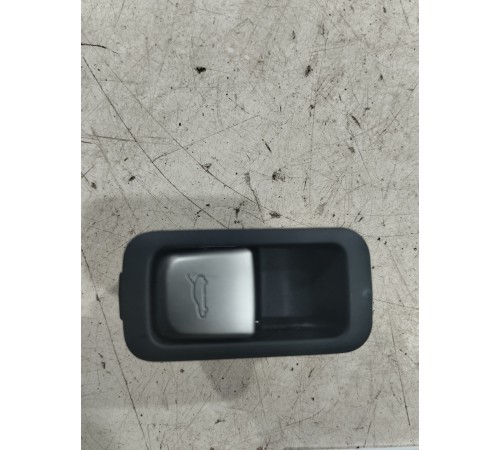 Кнопка открывания багажника передняя левая