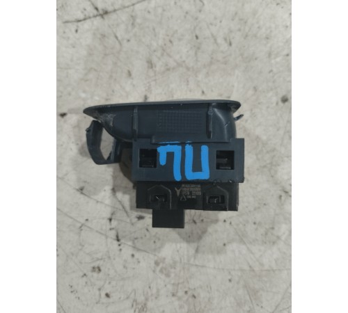 Кнопка открывания багажника передняя левая