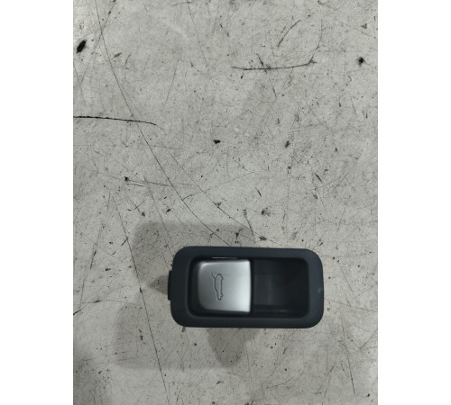 Кнопка открывания багажника передняя левая