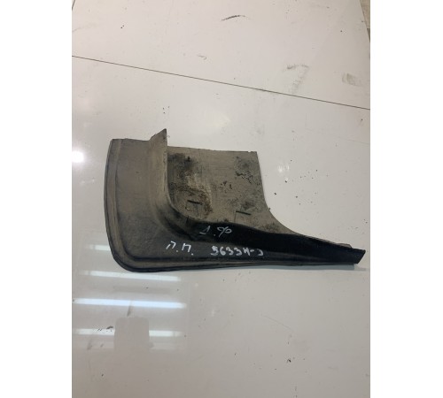 Брызговик передний правый