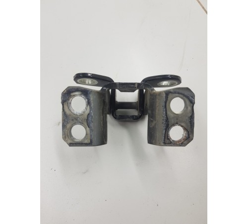 Петля крышки багажника нижняя