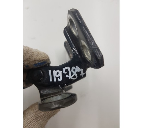 Петля крышки багажника нижняя