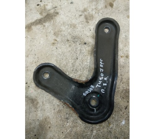 Задний левый кронштейн подрамника