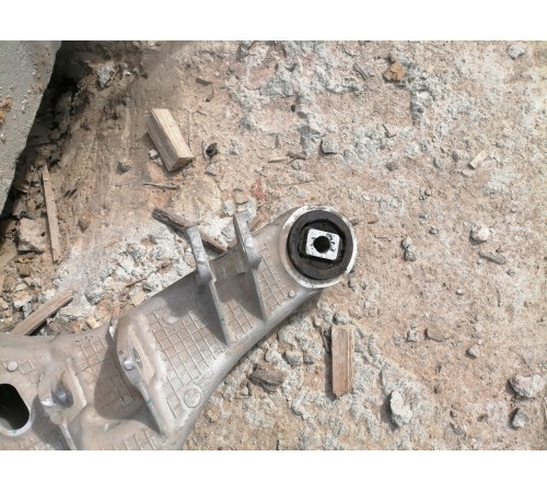 Подрамник задний