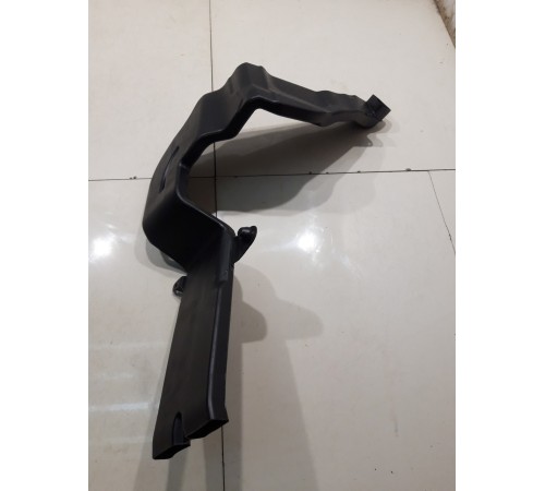 Воздуховод (передний, правый)