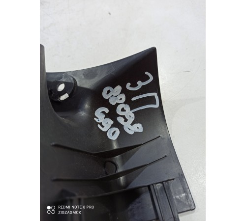 Накладка (кожух) петли крышки багажника правая