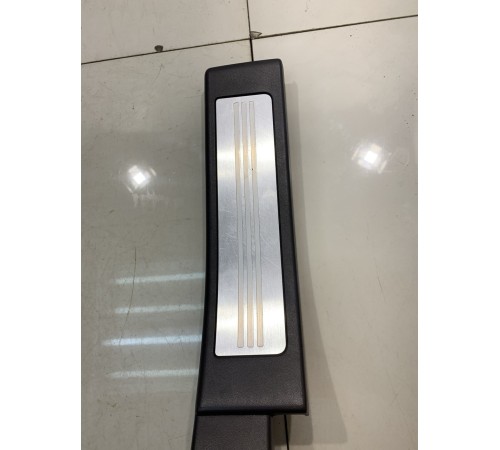 накладка на порог салона(задняя,правая)