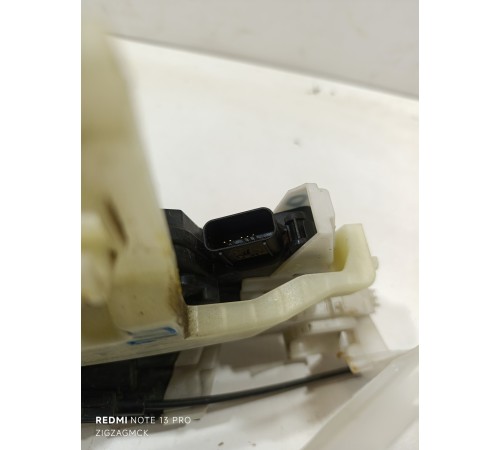 Замок двери передний левый