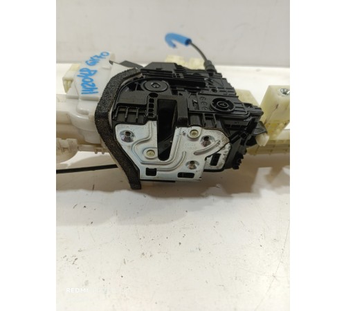 Замок двери передний левый