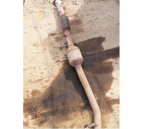 Труба глушителя средняя часть с катализатором