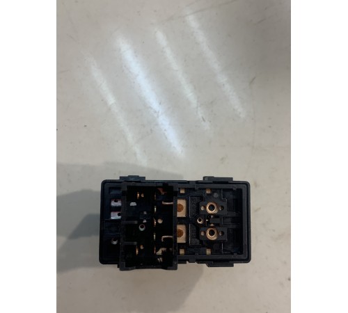 Кнопка стеклоподъемника (передняя, правая)