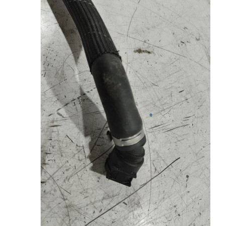 Патрубок системы охлаждения с сапуном