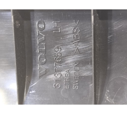 Обшивка передней стойки (левая)